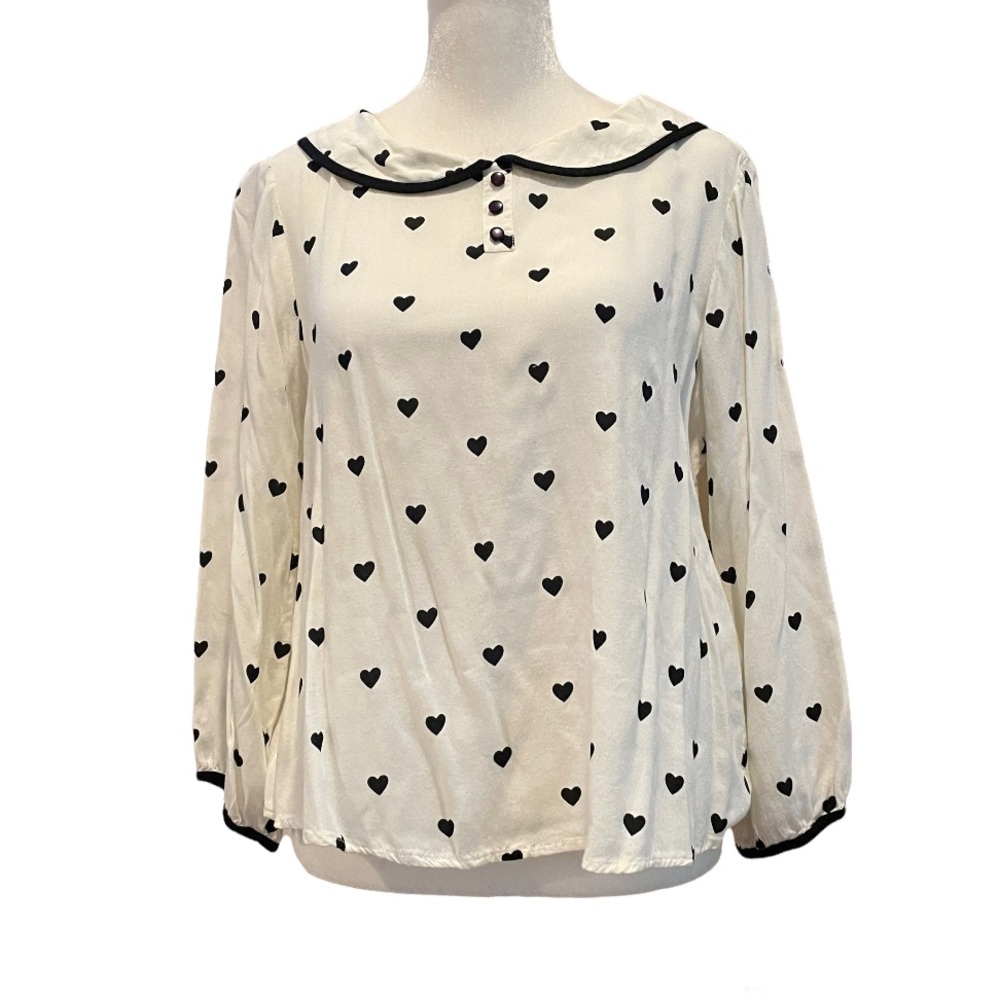FOREVER 21 ecru top dotted black hearts, size M